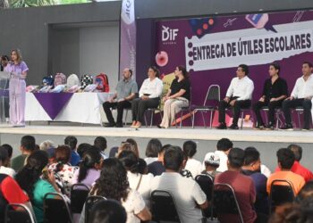 Respalda gobierno de Victoria con más de 2 mil kits escolares a niñez