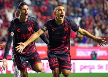 Gilberto Mora anota gol histórico y da triunfo a Xolos 2-1 sobre León