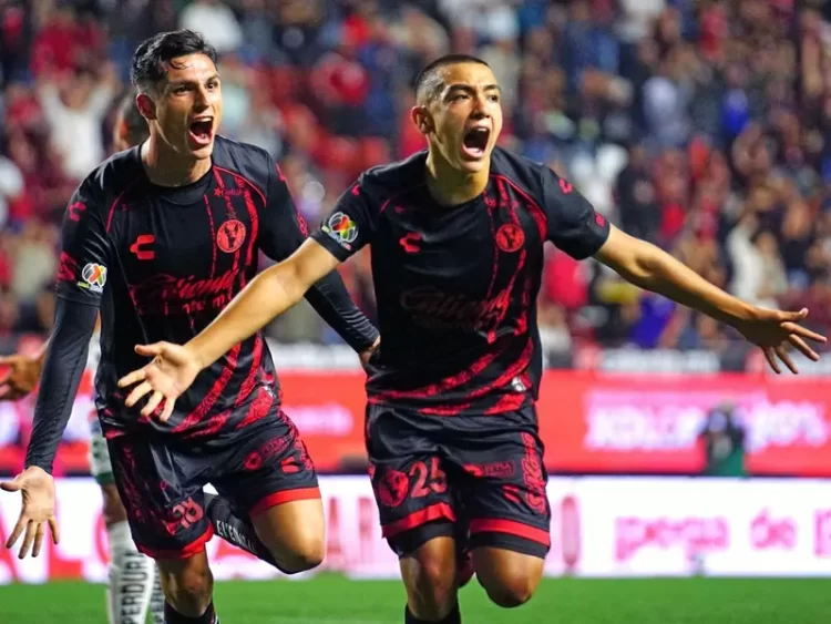 Gilberto Mora anota gol histórico y da triunfo a Xolos 2-1 sobre León