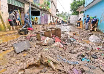 Lodo ahoga cerca de 450 casas en Tejupilco; hay, al menos, 1,500 damnificados