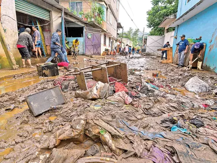 Lodo ahoga cerca de 450 casas en Tejupilco; hay, al menos, 1,500 damnificados