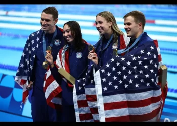 Estados Unidos con récord incluido se lleva el oro en los 4x100m mixtos