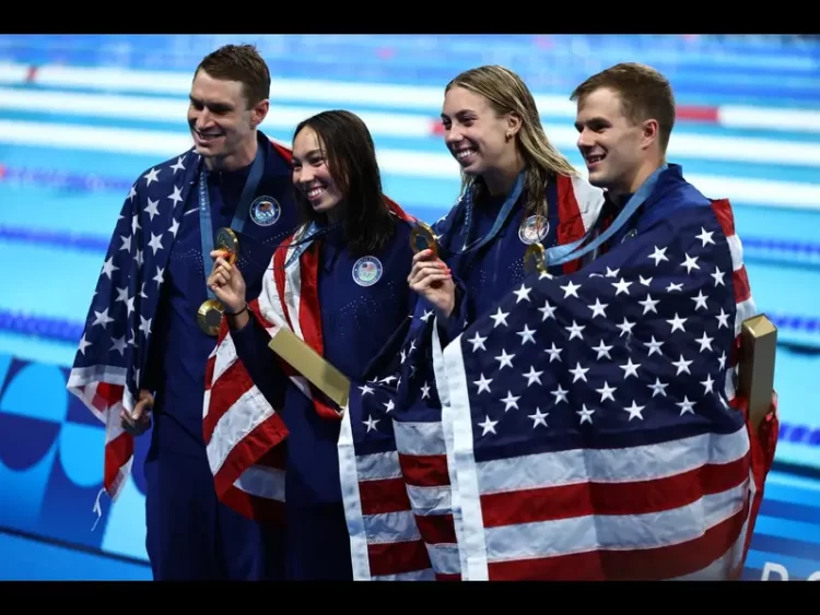 Estados Unidos con récord incluido se lleva el oro en los 4x100m mixtos