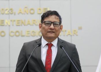 Plantea proteger a los maestros de posible acoso en escuelas y entorno