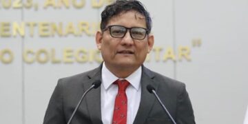 Plantea proteger a los maestros de posible acoso en escuelas y entorno