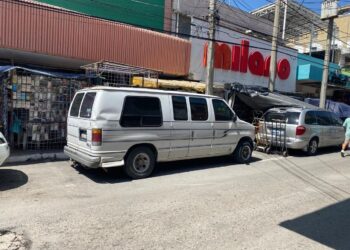 Urge retirar vehículos chatarra abandonados en vía pública de la zona centro de Cd. Victoria