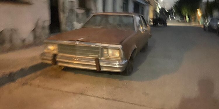 Urge retirar vehículos chatarra abandonados en vía pública de la zona centro de Cd. Victoria