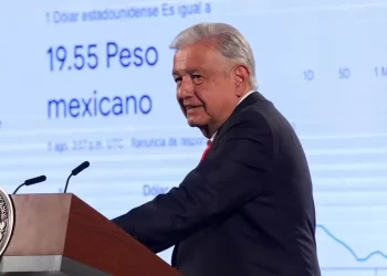 ‘Podemos resistir un poco más’, dice López Obrador ante caída del peso