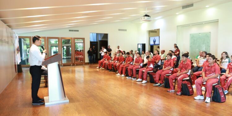 Abandera María de Villarreal a equipo que representará a México en Mundial de Béisbol Infantil