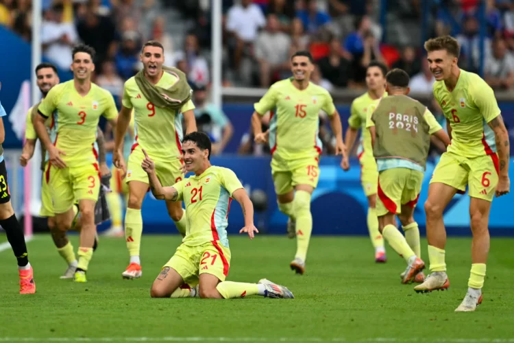 España vence 5-3 a Francia y gana medalla de oro en fútbol olímpico de París