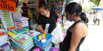 Recibirán estudiantes de nivel básico útiles y uniformes escolares en Tamaulipas