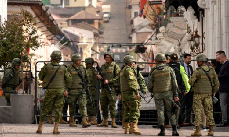 Noboa permite a la policía usar munición letal en Ecuador