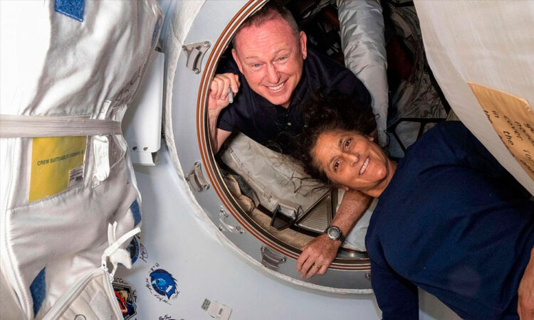 Starliner de Boeing falló, astronautas volverán en febrero con SpaceX