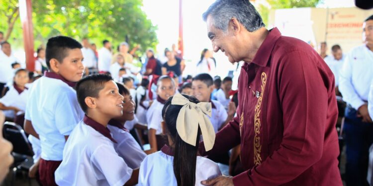 Pone en marcha el gobernador Américo Villarreal el ciclo escolar 2024-2025 en Jaumave, Tamaulipas