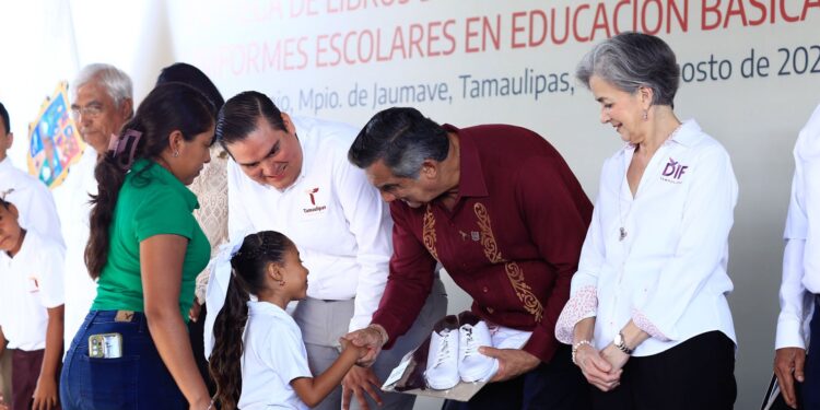 Pone en marcha el gobernador Américo Villarreal el ciclo escolar 2024-2025 en Jaumave, Tamaulipas
