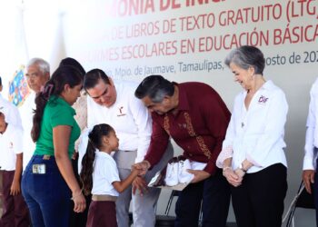 Pone en marcha el gobernador Américo Villarreal el ciclo escolar 2024-2025 en Jaumave, Tamaulipas