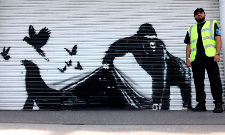 Banksy cierra serie artística liberando animales en Londres