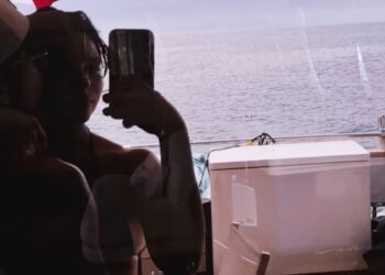 Tachan de mal padre a Christian Nodal tras presumir fotos con Ángela en su luna de miel: “Sin responsabilidad”