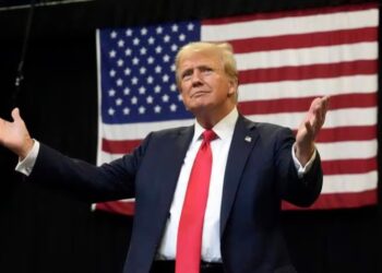 Trump señalado por comentarios ofensivos hacia Kamala Harris, su campaña lo niega