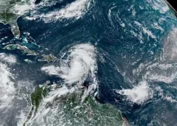 Puerto Rico enfrenta apagones tras el paso de la tormenta Ernesto