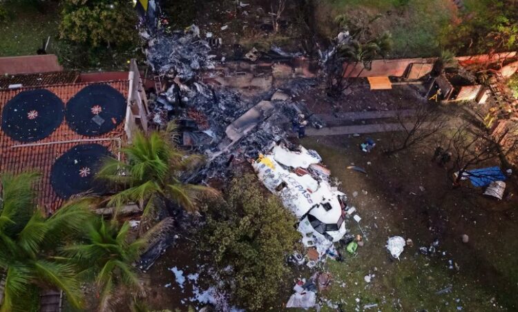 Autoridades transcriben conversación final del avión accidentado en Brasil