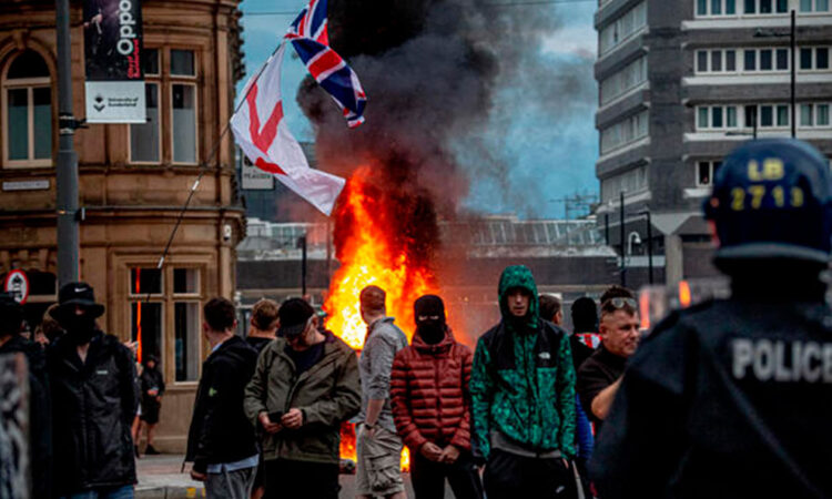 Reino Unido: 437 acusados por violencia tras disturbios