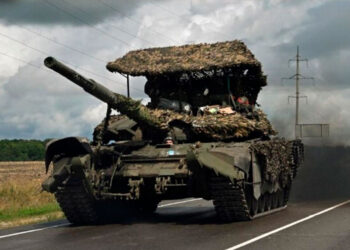 Ucrania expande control en Kursk, Rusia responde en Donbás