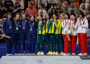 Australia gana el relevo femenino 4x200m libre con récord olímpico