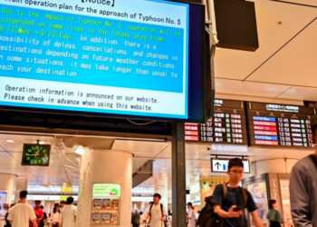 Vuelos y trenes afectados en Japón ante llegada de Ampil