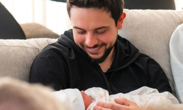 Príncipe Hussein y Princesa Rajwa de Jordania dan la bienvenida a su primera hija