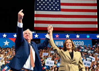 Votantes latinos prefieren a Kamala Harris sobre Trump