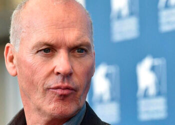 Michael Keaton contrasta estilos de Iñárritu y Burton en su carrera