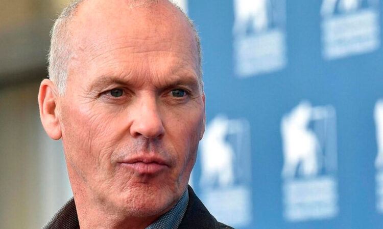 Michael Keaton contrasta estilos de Iñárritu y Burton en su carrera