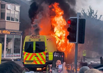 Enfrentamientos en Londres tras apuñalamiento en clase de baile