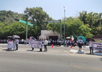 Protestan frente a Casa de Gobierno empleados del Poder Judicial