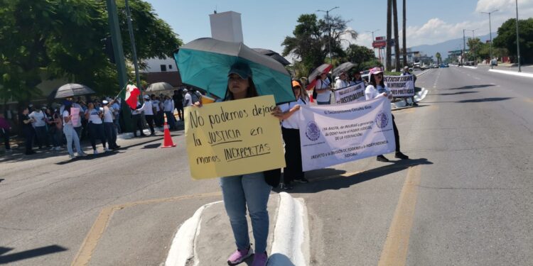 Protestan frente a Casa de Gobierno empleados del Poder Judicial