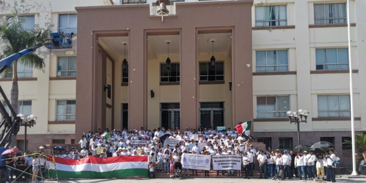 Marchan trabajadores del Poder Judicial