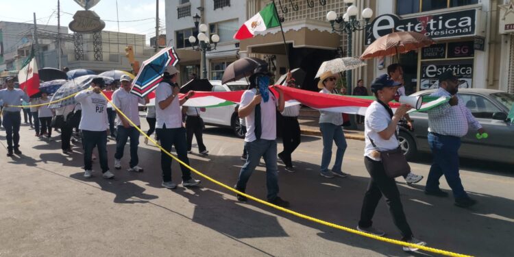 Marchan trabajadores del Poder Judicial