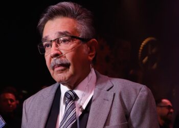 Jorge Ortiz de Pinedo denuncia problemas en el AICM con su equipo médico
