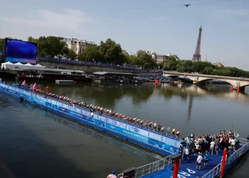 Atleta olímpico vomita tras nadar en el ‘contaminado’ Río Sena