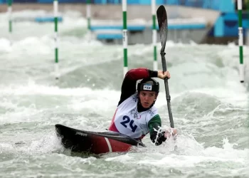 Sofía Reinoso avanza en Kayak Cross y se mantiene en la competencia