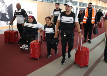 Delegación mexicana llega a París para competir en los Juegos Paralímpicos