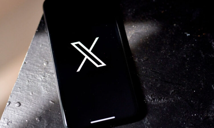 Red social X clausura oficina en Brasil por amenazas legales