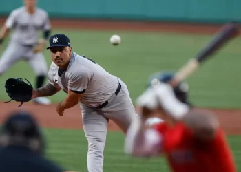 Jake Cave lidera victoria de Rockies sobre Yankees en Nueva York