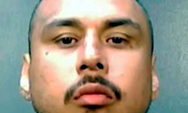 Hombre roba ambulancia en Texas y huye a México