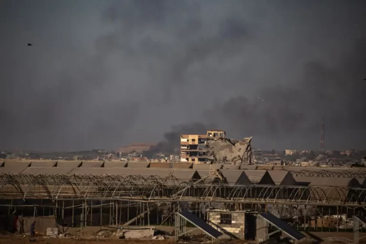 Israel intensifica ataques en Gaza mientras se atenúa el temor a una represalia iraní