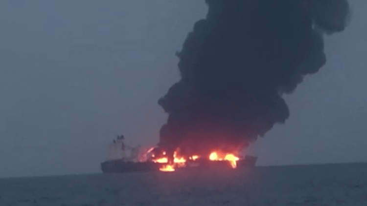 Ataque hutí a petrolero en Yemen podría causar desastre ambiental en el Mar Rojo