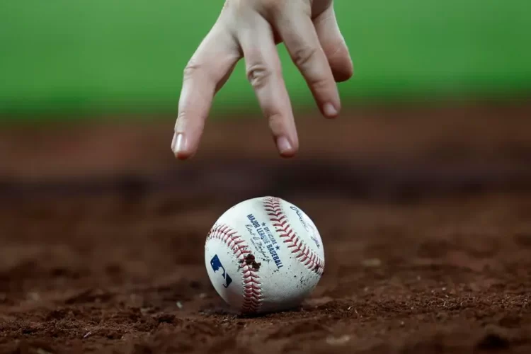 Marlins vencen a Mets con sencillo decisivo de Derek Hill