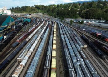 Autoridades canadienses exigen levantar huelga ferroviaria