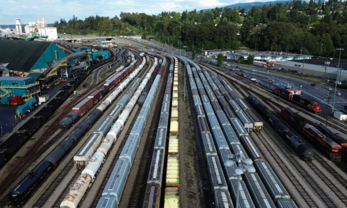 Autoridades canadienses exigen levantar huelga ferroviaria